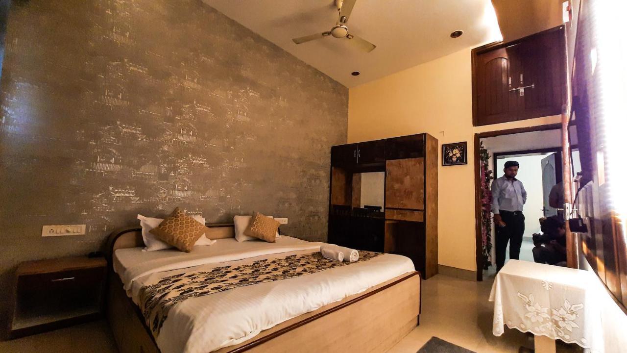 Hotel Rajyashree Palace Varanasi Bagian luar foto